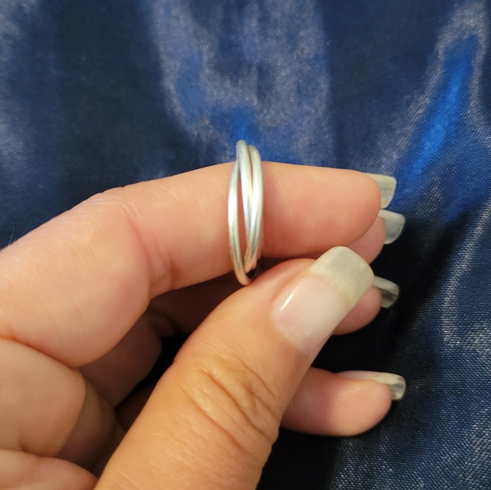 Sterling silver infinity ring. - Picture 2 of 3